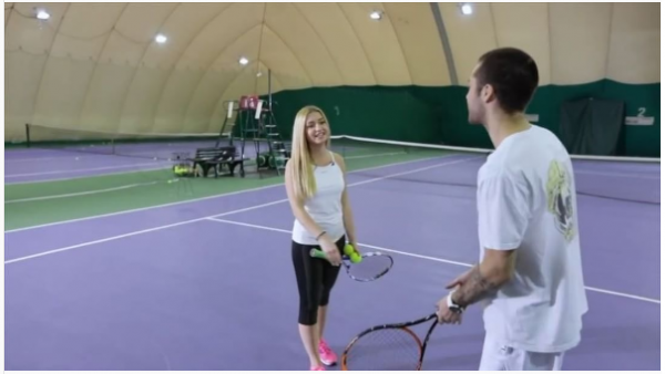 Рома Жёлудь сыграл в теннис с обворожительной блондинкой