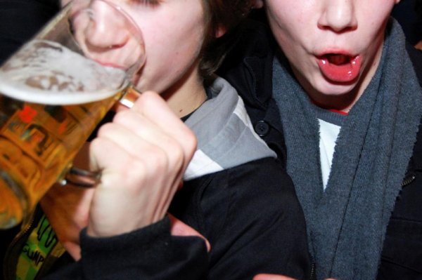 «Вписка» в Барнауле: 12-летняя отличница впала в алкогольную кому