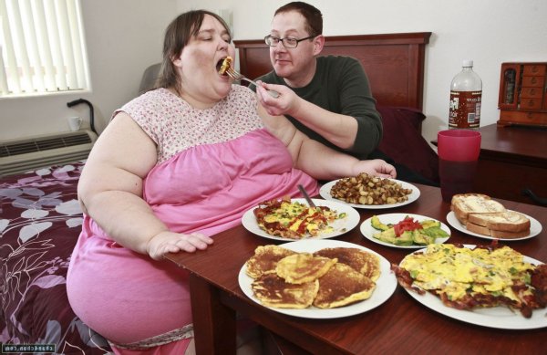 Учёные: На людей с ожирением еда влияет иначе