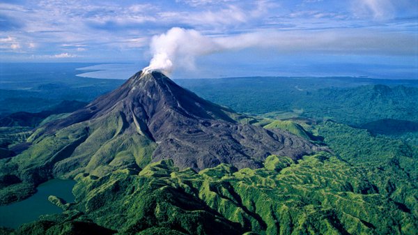 Около 1500 людей эвакуированы из–за извержения вулкана в Папуа - Новая Гвинея