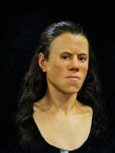 Большие брови и широкие скулы: Ученые показали девушку-подростка в возрасте 9 тысяч лет