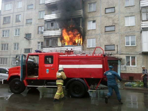 В Мурманской области вновь горит многоэтажное здание