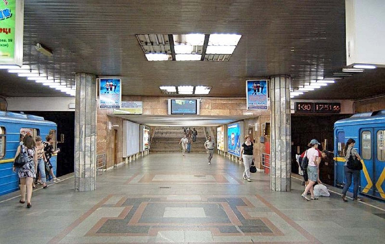В Киеве переименовали станцию метро Петровка в Почайну