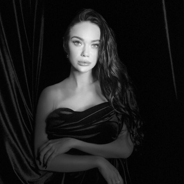«Без макияжа не красавица!»: Голая Яна Кошкина ужаснула лицом без косметики