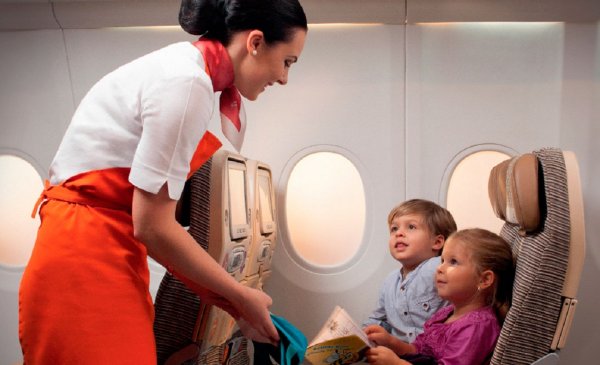 Британцы стыдятся поведения своих детей в самолетах