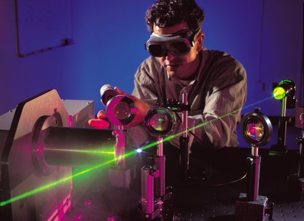 Учёные создали лазерную метку из графена, которую наносят на еду