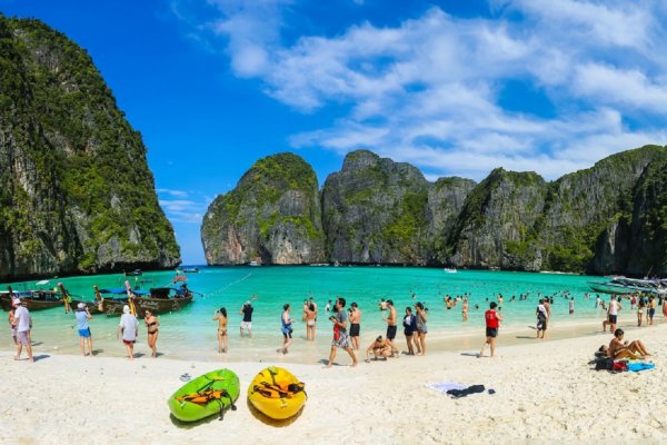 В Таиланде отрицают информацию о закрытии пляжа, известного по фильму с Ди Каприо