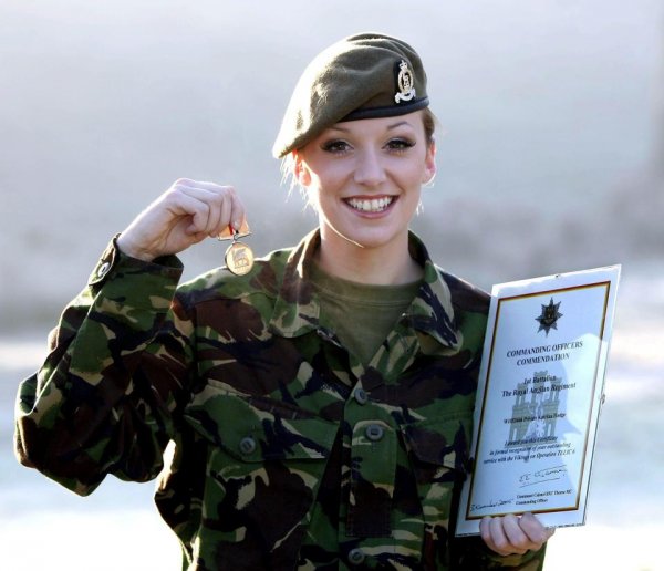 "Мисс Англии" пошла в армию, чтобы наказывать насильников