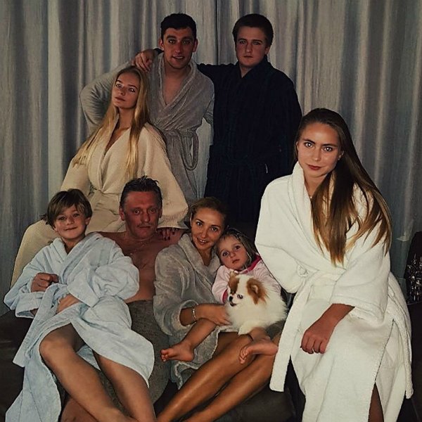 Лиза Пескова опубликовала семейное фото, сделанное в бане