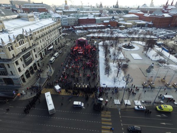 На митинг КПРФ в Москве вместо заявленных пяти тысяч пришли 300 человек