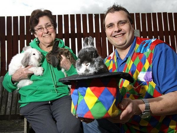 Британский фокусник узнал об аллергии на кроликов спустя 28 лет работы