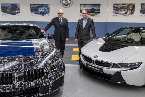В BMW показали готовое к производству купе 8-Series