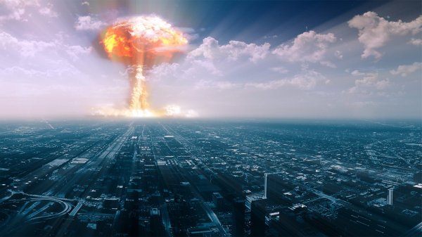 Жителей Ростова испугал «ядерный грибок» в закатном небе