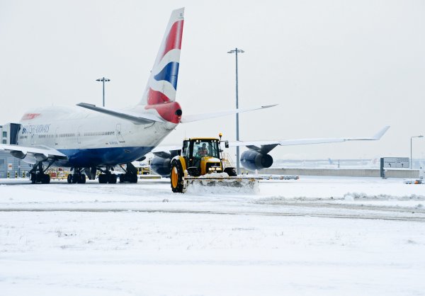 В Великобритании более сотни авиарейсов отменили из-за непогоды