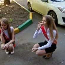 15-летняя нижегородская школьница напилась таблеток, разделась на улице и лежала на земле