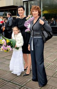 Лолита наняла охрану для живущих в Киеве дочки и мамы