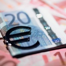 В «Уралтрансбанке» начали продавать евро по 100 рублей