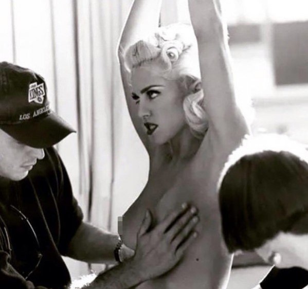 Мадонна снова выложила в Интернет свою обнажённую грудь