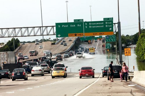 ЧП: в США город Хьюстон ушел под воду