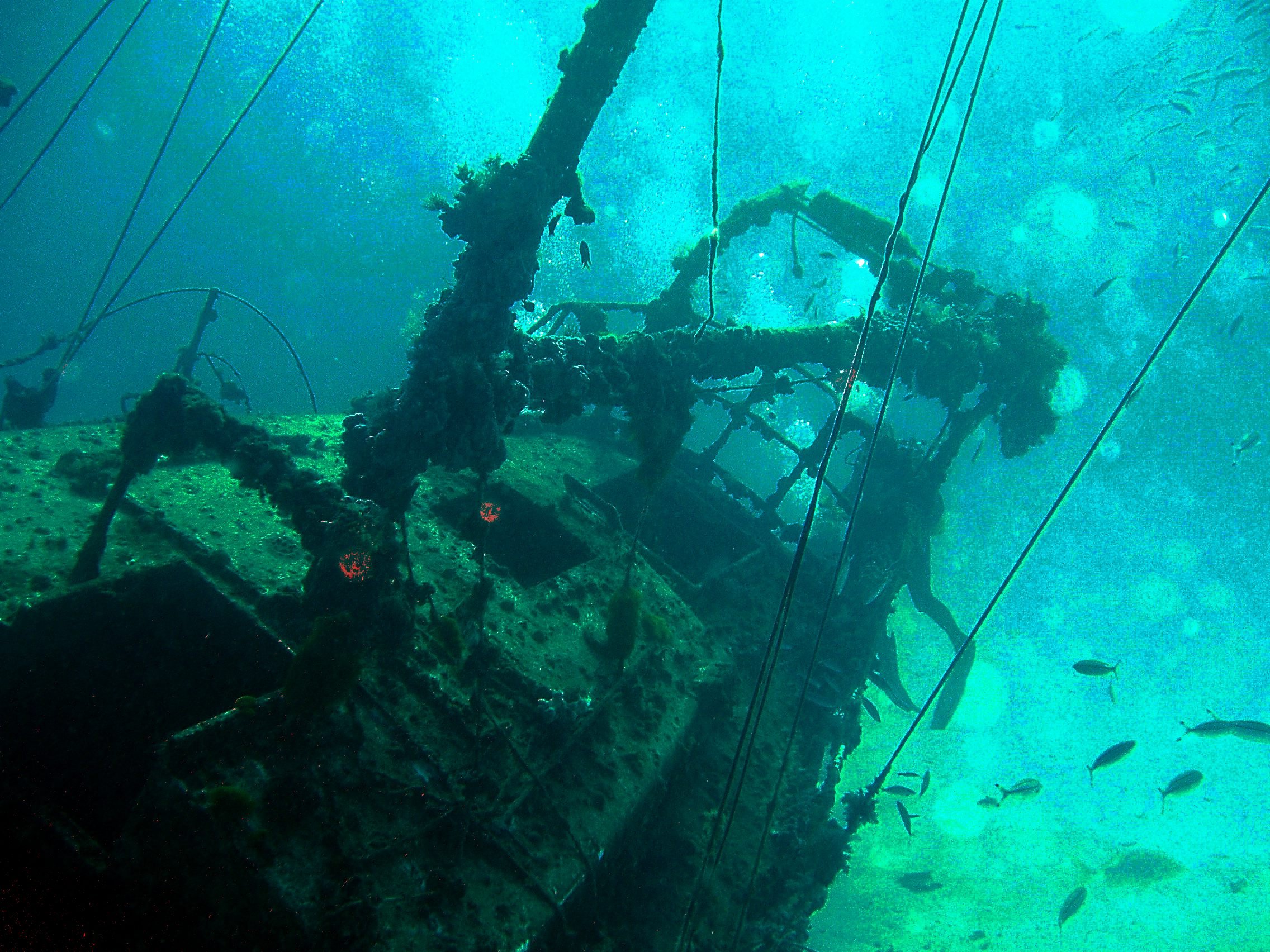 Затонувшие корабли на дне моря. Затонувший Галеон «Сан-Хосе». Затонувший корабль в Анапе. Галеон на дне моря. Затонувший корабль в озере Севан.