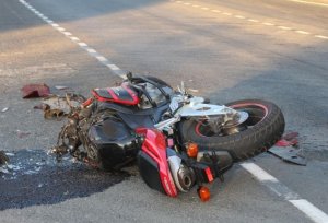 В Москве мотоциклист столкнулся с автобусом и разбился насмерть