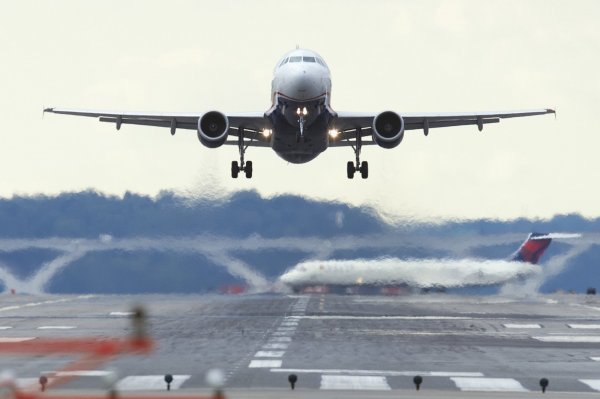 В Самаре самолет совершил экстренную посадку из-за плохого самочувствия пассажирки