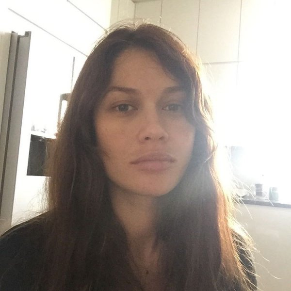Ольга Куриленко опубликовала селфи без макияжа