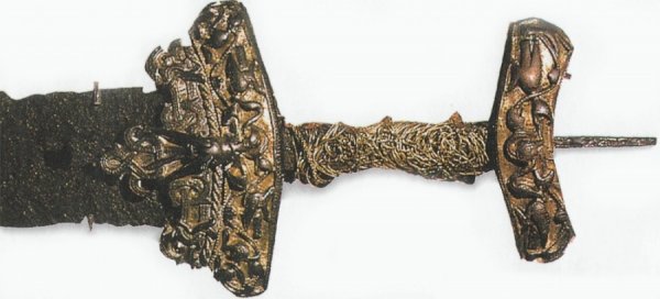 Турист из Норвегии обнаружил 1200-летний меч викинга