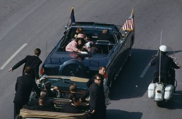 Номера с автомобиля Джона Кеннеди проданы за 100 тысяч долларов