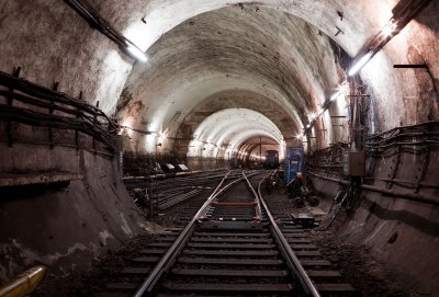 В московском метро погиб мужчина под колесами поезда