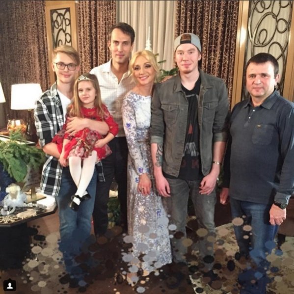 Кристина Орбакайте выложила фото всей своей большой семьи