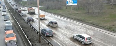 В Екатеринбурге разлившаяся Исеть затопила Объездную дорогу