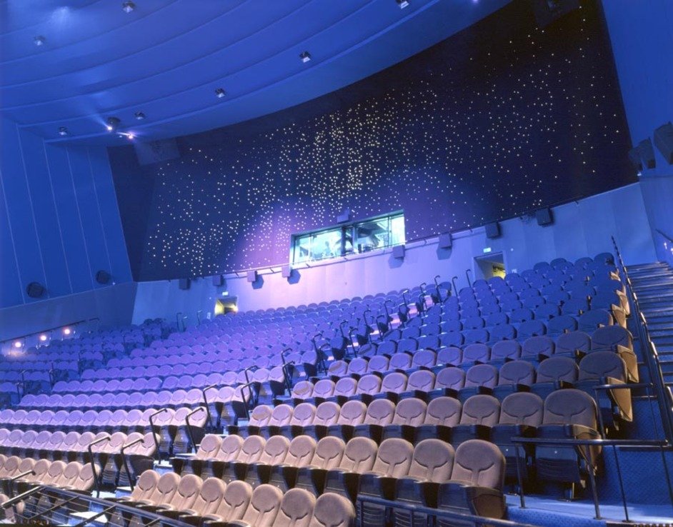 Самый большой экран в москве кинотеатр