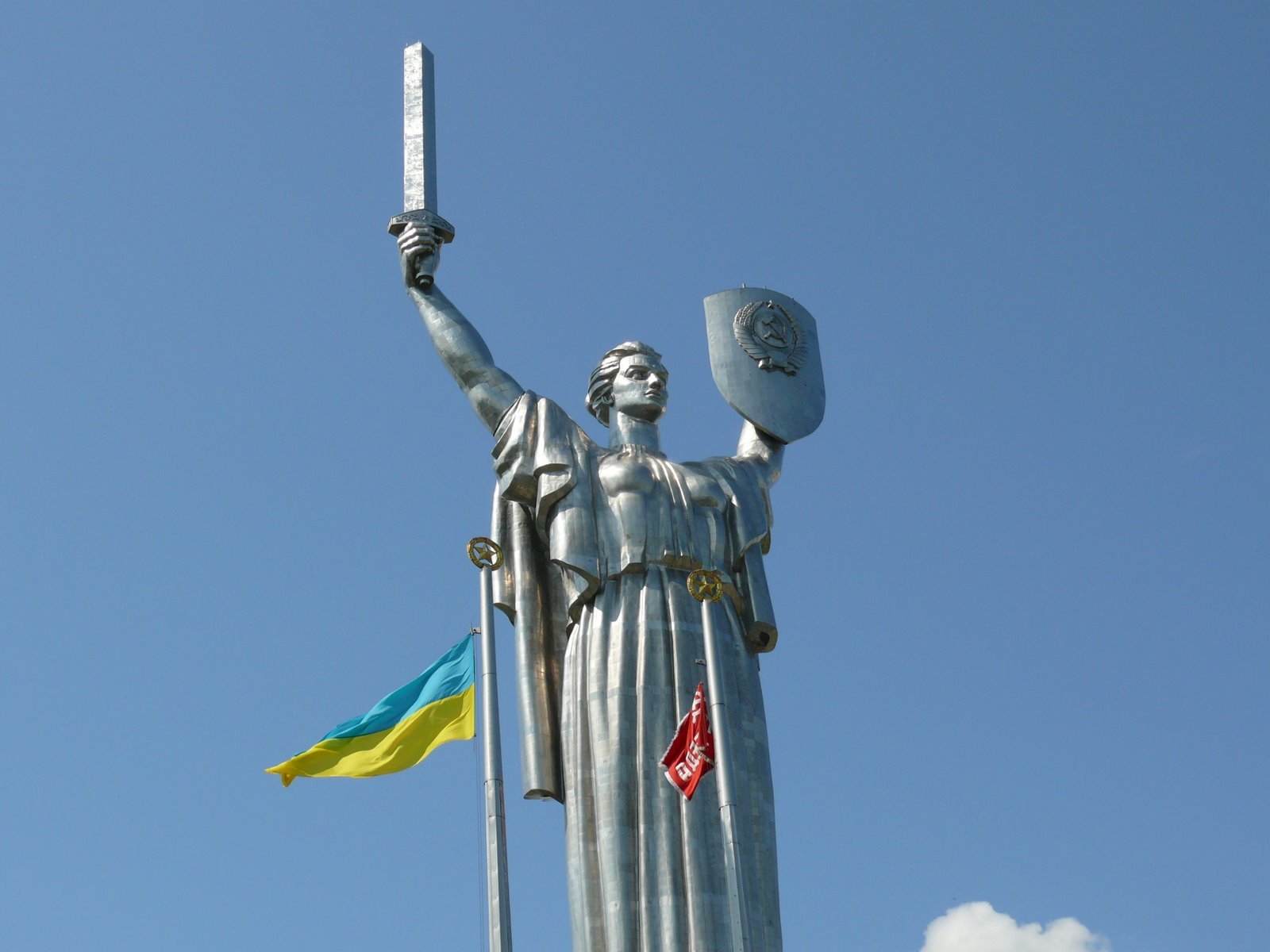 Декоммунизация украинской Родины-матери грозит катастрофой