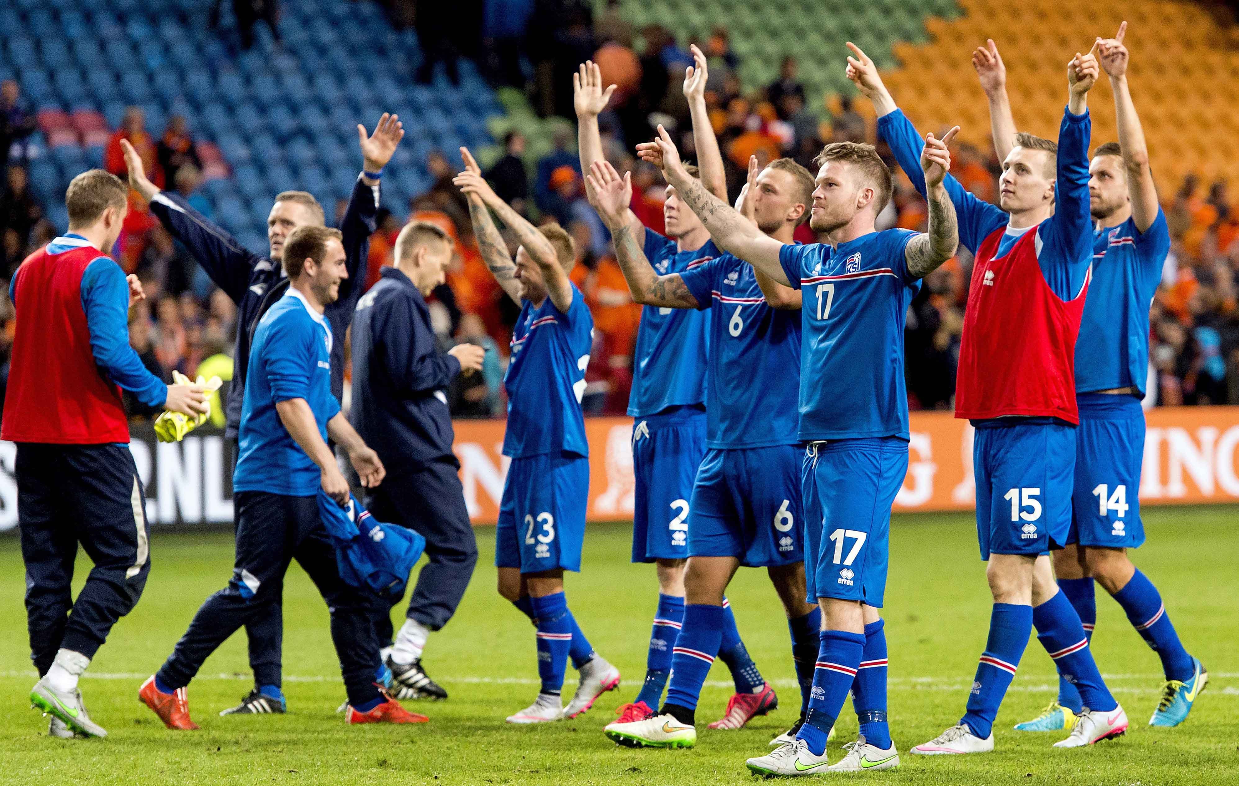 Исландия чемпионат европы. Сборная Исландии на евро 2016. Исландия ФК сборная. Стадион сборной Исландии по футболу. Национальный вид спорта Исландии.