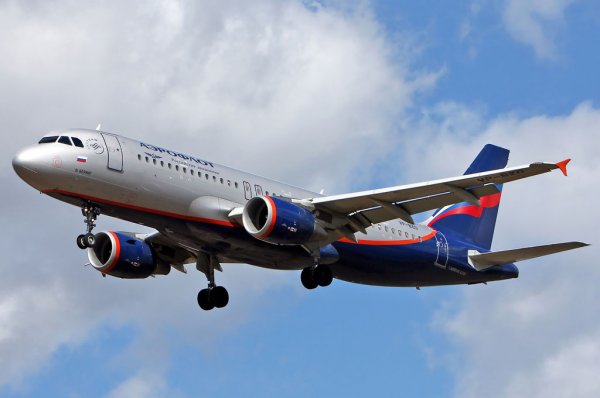 Самолет А320 совершил аварийную посадку в Омске из-за сигналов о проблемах с шасси