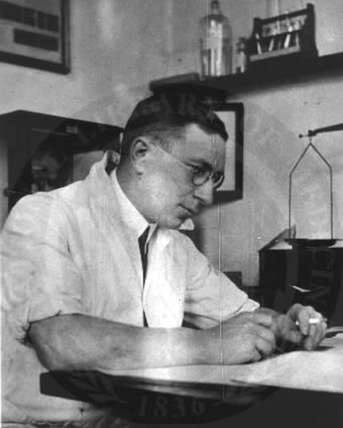 В 1921 году Фредерик Грант Бантинг впервые сделал доклад о получении инсулина