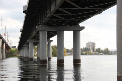 В Астрахани мужчина спрыгнул с Нового моста