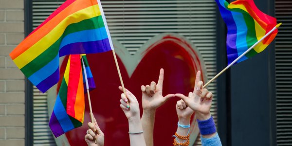 В Петербурге прошел ЛГБТ-прайд на Дворцовой площади