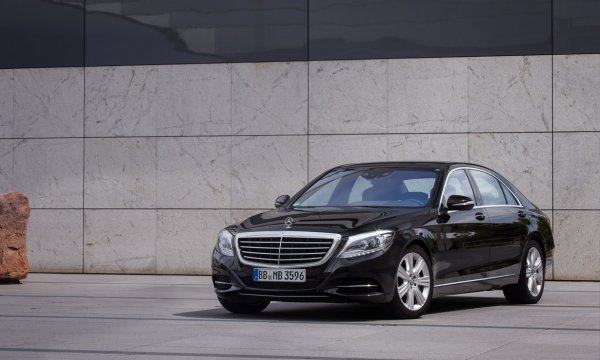 Новая модель Mercedes-Benz получит беспроводную зарядку