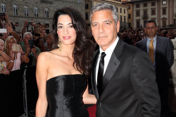 Супруга Джорджа Клуни запретила ему общаться с собутыльниками