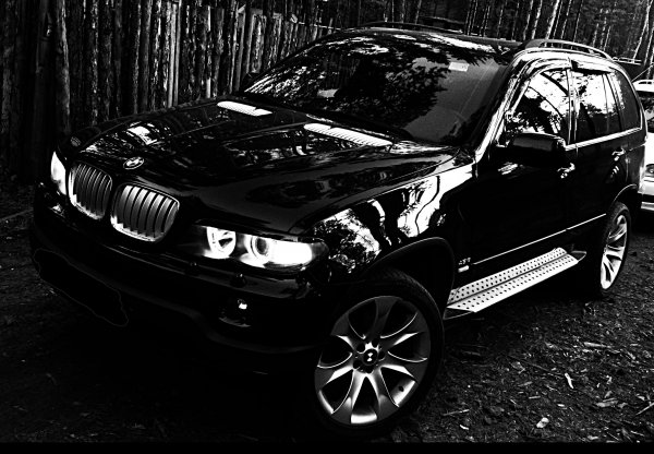 В Москве неизвестные на BMW X5 похитили двух девушек
