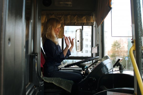В Эстонии пассажирка села за руль автобуса вместо пьяного водителя
