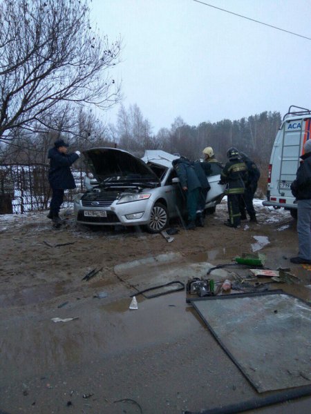 В Нижегородской области погибло два человека от столкновения автобуса и легкового автомобиля