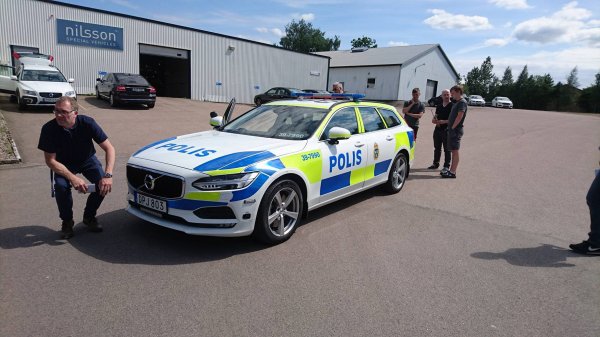 Полиция Швеции пересядет в Volvo V90