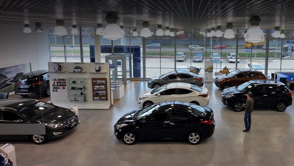 Продажи новых легковых авто в России выросли впервые за два года
