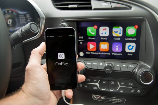 Apple опубликовала перечень из 200 марок авто с функцией CarPlay