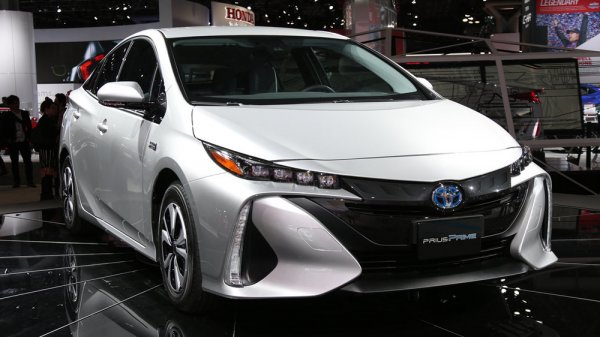 Toyota выпустила автомобиль Prius с электрокрышей