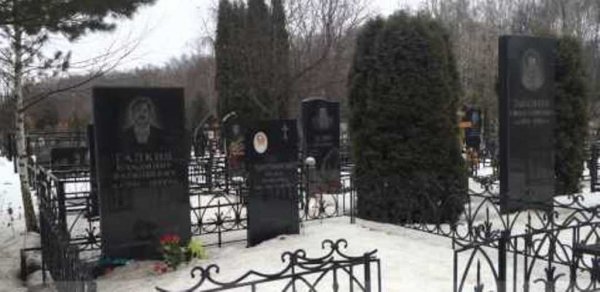 В Москве на кладбище обнаружили мертвого помощника депутата ГД