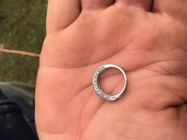 Сантехник из Огайо нашел утерянное 10 лет назад обручальное кольцо